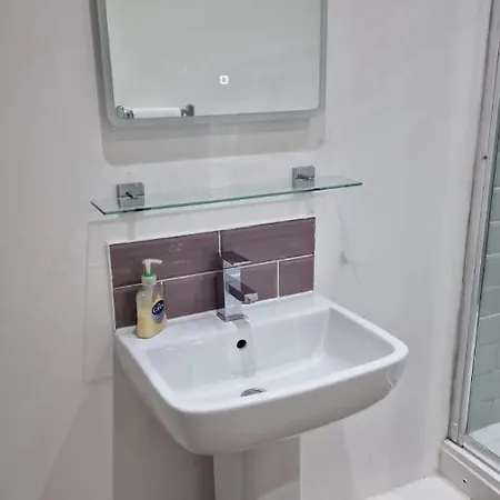 Near City Centre With Free Parking ليدز