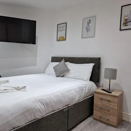 Near City Centre With Free Parking شقة *
